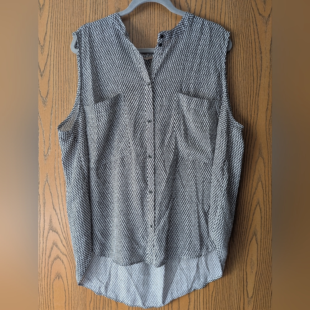 H&M Black And White Sleeveless Blouse | 22